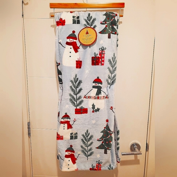 NEW Blue Snowman Merry Christmas Soft Plush Oversized Decorative Throw Blanket - Picture 8 of 8